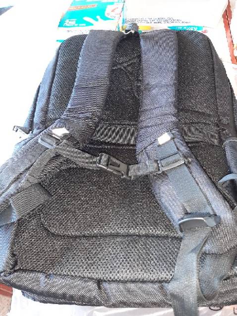 Balo xịn chất vải dày, thích nhất là ngăn chốc sốc cho laptop, có thể bảo vệ được laptop của mình, thiết kế khóa kéo chống nước vào bên trong rất tốt. Và đặc biệt balo lớn hơn tưởng tượng.