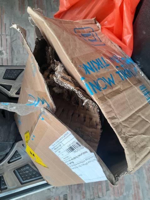 mình đã mua 3 lần 3 hộp 1,4kg của shop. 2 lần trc mình khá hài lòng. lần này thâth sự thất vọng vì cách đóng gói. ship gọi giao hàng thứ 7 mình ki nhận đc vì ngày nghỉ, hẹn ship thứ 2. khi nhận hàng thì hàng như đã bị mở, mình hỏi ship sao hàng của mình như thế thì bạn ấy bảo là lúc bạn ấy nhận hàng đã thế rồi. mình thấy thất vọng