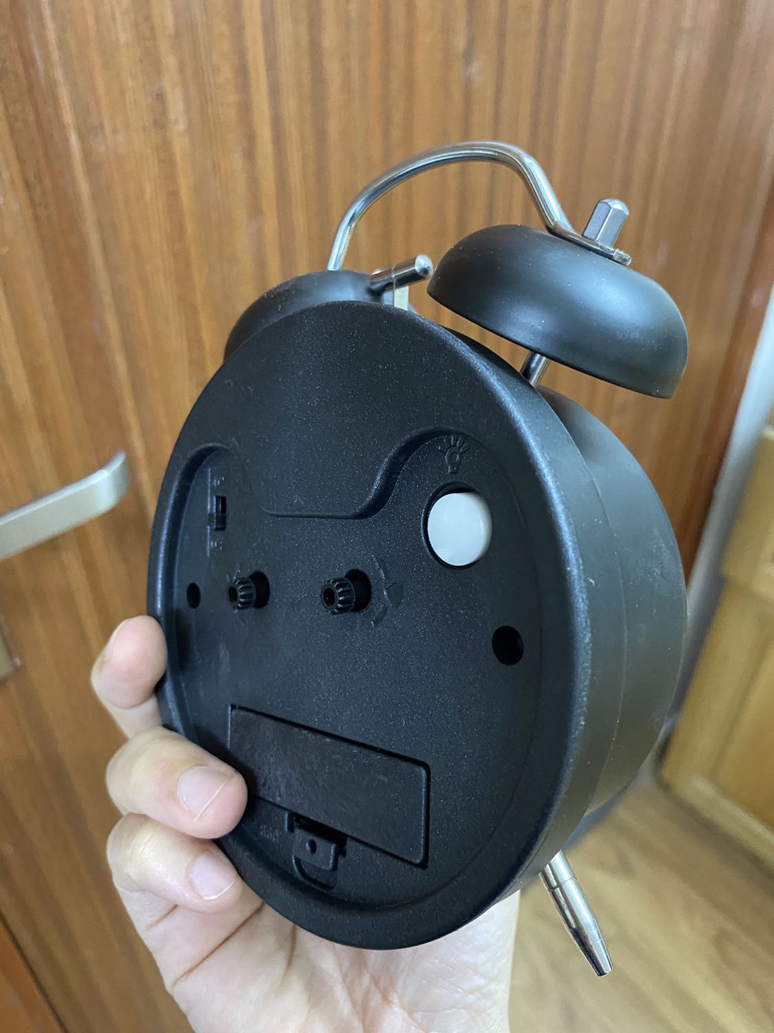 Đồng hồ thiết kế đẹp, chuông to. Shop đóng gói cẩn thận, giao hành nhanh. Tặng shop 5 sao