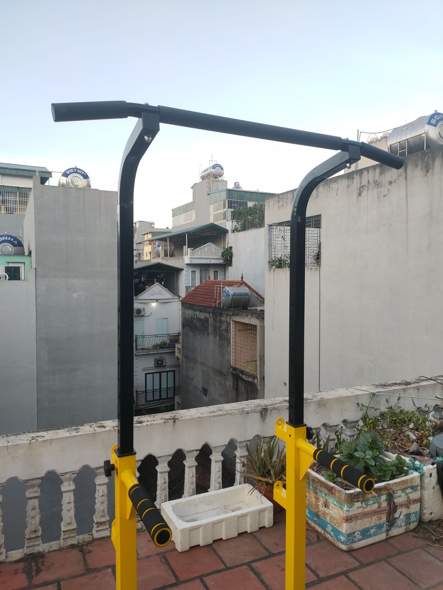 Xà hơi thấp, cao  tối đa 1m9, phù hợp với anh em 1m65 đổ về.Anh em 1m7 sẽ thấy thấp và phải cong chân khi lên xà.
Chất lượng hoàn thiện tốt, chắc chắn ổn với giá 1tr2 lúc sale.
Tiki giao hàng nhanh Xà hơi thấp, cao  tối đa 1m9, phù hợp với anh em 1m65 đổ về.Anh em 1m7 sẽ thấy thấp và phải cong chân khi lên xà.
Chất lượng hoàn thiện tốt, chắc chắn ổn với giá 1tr2 lúc sale.
Tiki giao hàng nhanh