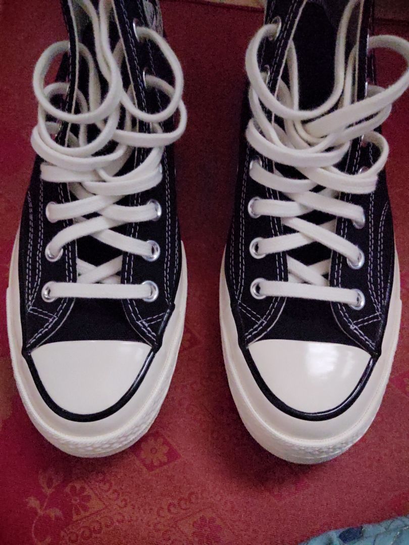 giày BỊ LỖI ĐƯỜNG CHỈ MAY. bên giày nên phải bị chìm dưới phần đế trông mất cân đối khiến cho mình không cảm thấy có sự tỉ mỉ khi làm ra đôi giày này, còn lại thì tiki bọc hàng tốt, hộp nguyên vẹn, đôi giày đi cũng vừa chân.