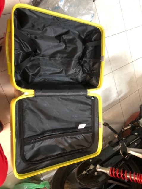 Màu hơi tối hơn so với ảnh, tay kéo không đạt yêu cầu cho lắm, các bộ phận còn lại thì ổn
Nhà bán trả lời tin nhắn rất nhanh, nếu dịch vụ bảo hành tốt nữa thì 10 điểm.
Mua với giá sale còn 399k là hợp lý