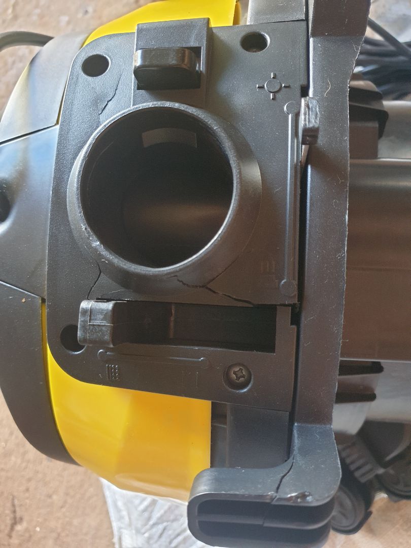 Hàng giao nhanh, đóng gói cẩn thận! Tuy nhiên mở ra kiểm tra thì bị vỡ nhựa phía đầu thổi! Mong Tiki kiểm tra và đổi lại sản phẩm khác