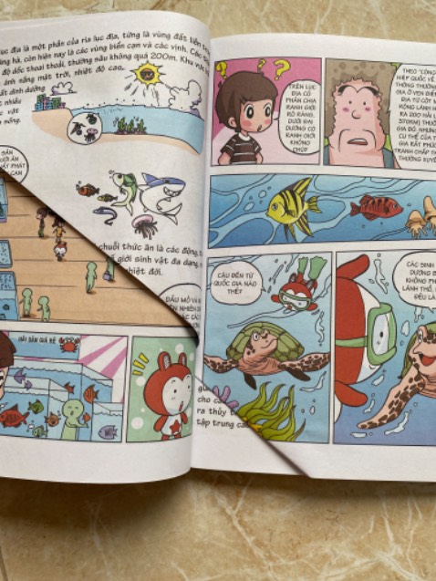 Shipper giao hàng nhanh. Sách bị đóng lỗi ngay mấy trang gần đầu. Nhờ shop hướng dẫn cách đổi sách khác.