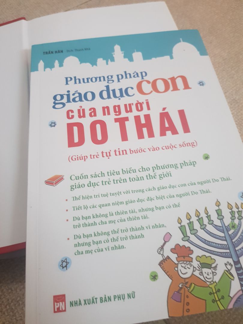 Bìa đẹp, nhưng so với các cuốn sách mình từng mua thì cuốn này giấy in không đẹp lắm.
