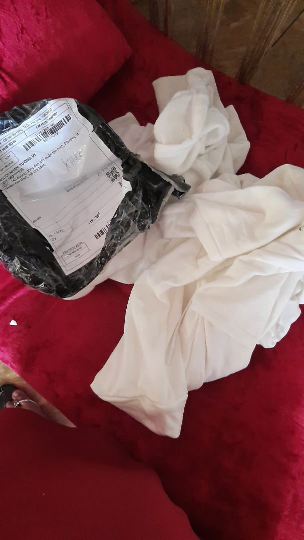 Treo đầu dê bán thịt ***, k có lần thứ 2 mua hàng.ai mua hàng né shop này ra