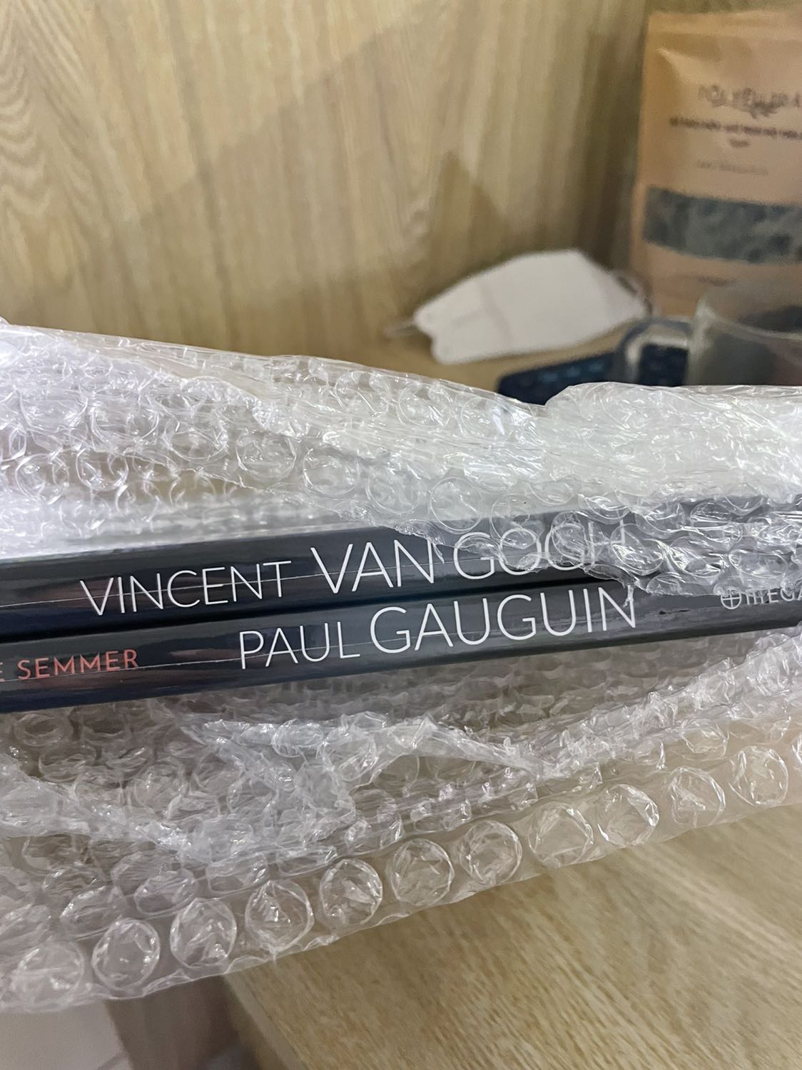 Mình mua 3 cuốn mà gửi mình 2 cuốn là sao? Không hiểu shop và bên TIKI làm việc kiểu gì?