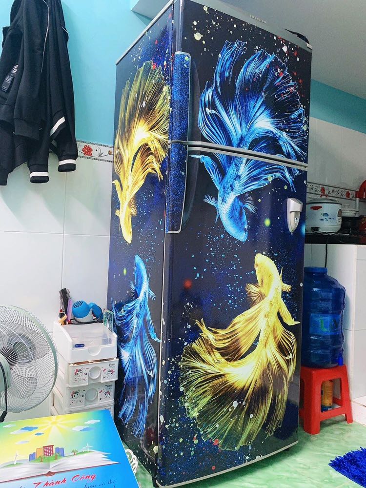 Cám ơn shop. Rất chu đáo luôn mặc dù giá trị hàng không cao nhưng vẫn rất đầy đủ phụ kiện và hướng dẫn dán tận tình. Mình đã thành công. Muốn dán 3 mặt thì các bạn chọn 3 tấm nhé chứ lúc đầu mình tưởng mặc định là dán kín 3 mặt cơ. Sau lại phải đặt thêm 2 tấm mất thêm tièn ship nhưng dán xong thấy ưng. Mọi ng mua ủng hộ shop này nhé , giá tốt hơn các shop khác rất nhiều. Mua mấy món luôn trang trí nhà cho xinh