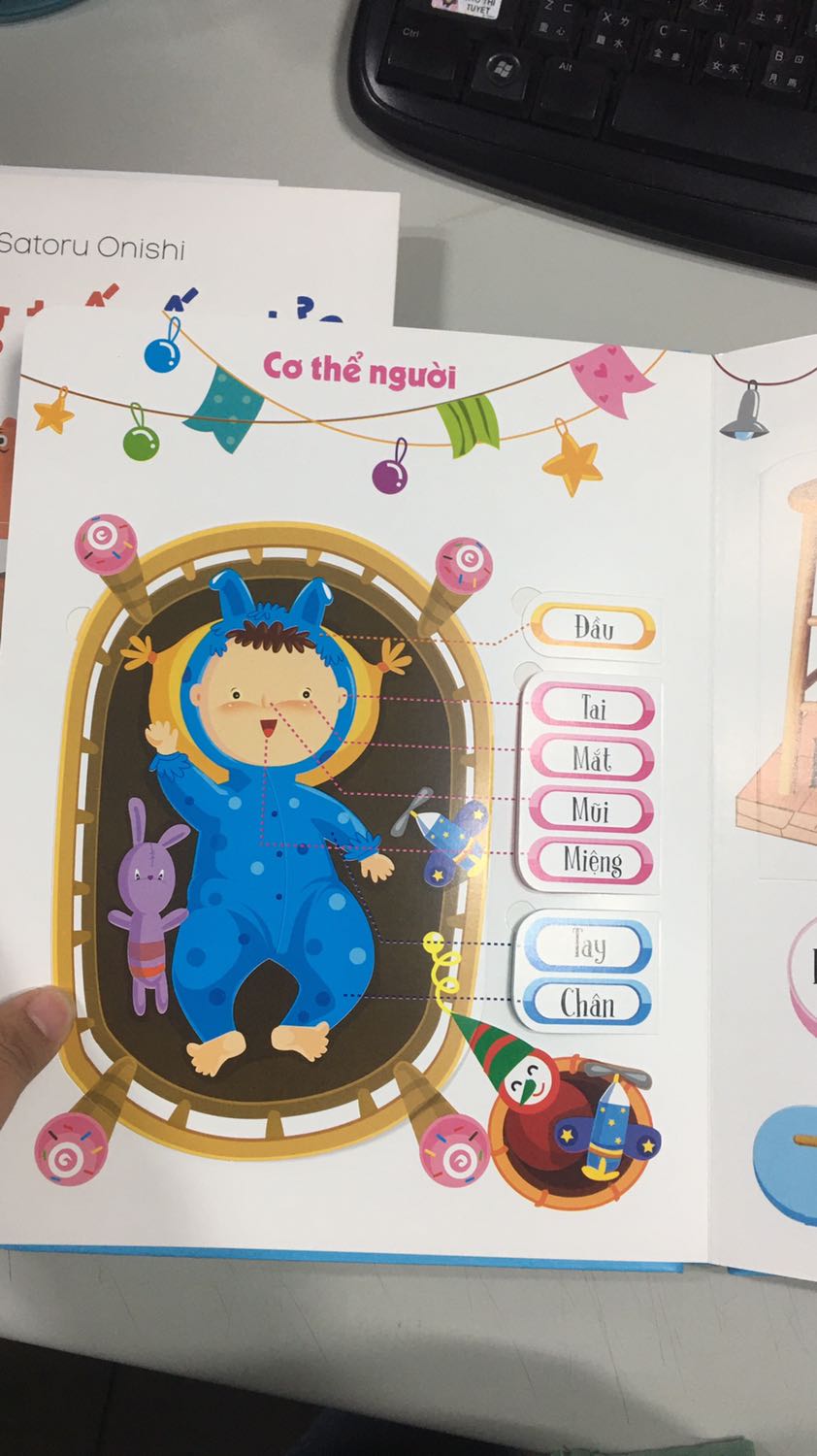 Sách khổ to. Song ngữ Anh Việt
Mua thêm 1 cuốn để tănng cháu