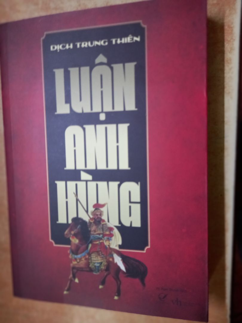 Giao hàng nhanh. Tuy là đề tài cũ nhưng tác giả đưa ra cách luận giải riêng rất thú vị, cho ta cái nhìn sâu sắc hơn về 5 nhân vật cũng như thời đại của họ. Rất đáng đọc và suy ngẫm.