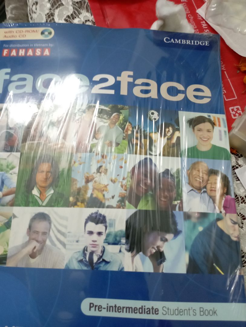 sách được bọc rất kĩ, có bọc xốp tránh trầy xướt sách, giao hàng lại nhanh.