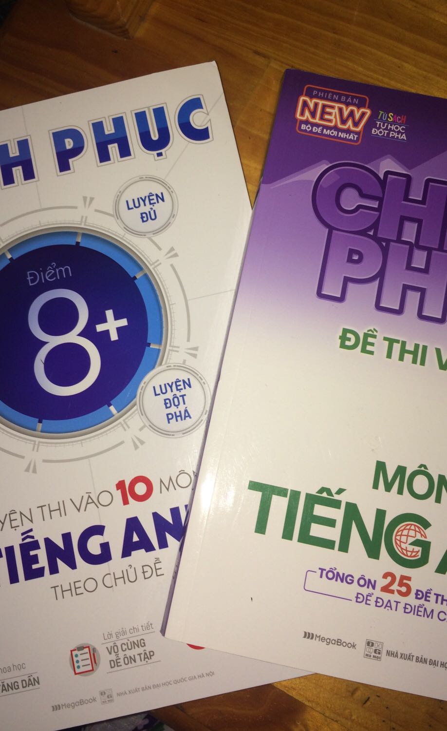 Sách cực kì đẹp !!! Mình còn được tặng thêm Bí kíp bỏ túi Tiếng Anh chinh phục kì thi vào lớp 10 hơi bị đẹp nha !!!