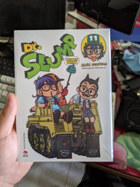 Đợt này Tiki giao hàng đóng gói kỹ quá nhỉ, hơi bất ngờ. Gói cắt cả thùng mì nhỏ nhỏ thành sợi rồi để ở dưới góc truyện luôn. Mua được truyện giá rẻ nữa, cảm ơn Tiki