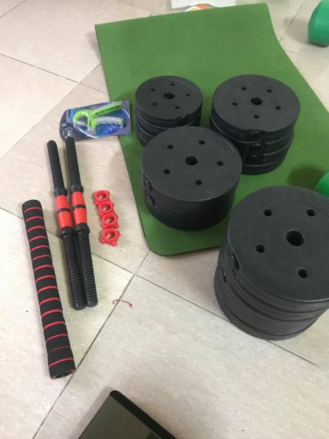 tạ của em thì không bị xước hay bị vỡ, nhưng mà cái thanh nối 1 đầu bị méo như trong hình , không nối được với tay cầm ạ, mình vẫn cho 5 * nhưng mà , mọi người cho em hỏi nên fix cái thanh nối thế nào để cho nó nối được với tay cầm ạ.