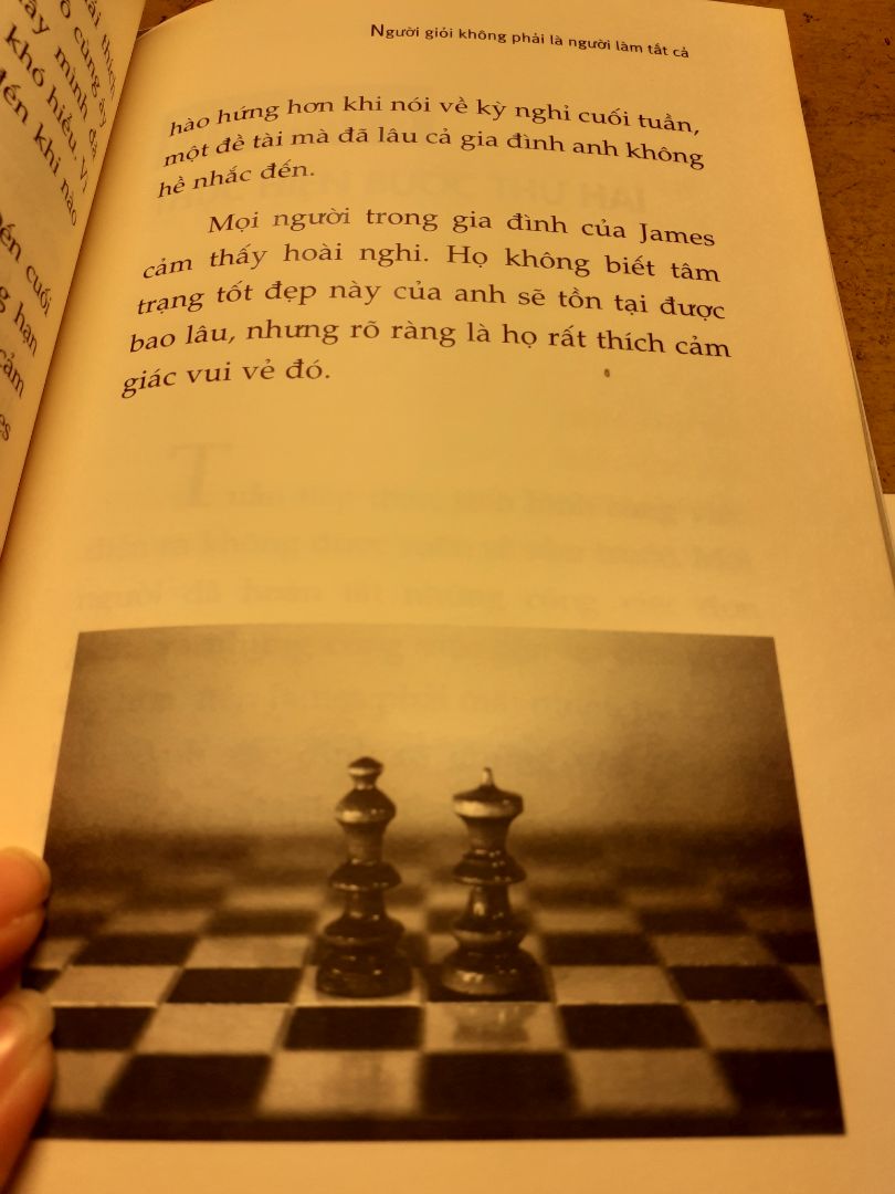 Mình đặc biết rất thích nọi dung của cuốn sách này. Nó phù hợp với rất nhiều lứa tuổi. Tuy là câu chuyện của nhà kinh doanh nhưng bài học là của chung cho rất nhiều người. Cuốn sách giúp ta làm "người giỏi" một cách hoàn hảo nhất. Một điểm cộng nữa là sách có đọi dày phù hợp decor khiến con lười như mình cũng cảm thấy rất thích thú. 10₫ cho chất lượng sách TIKI.