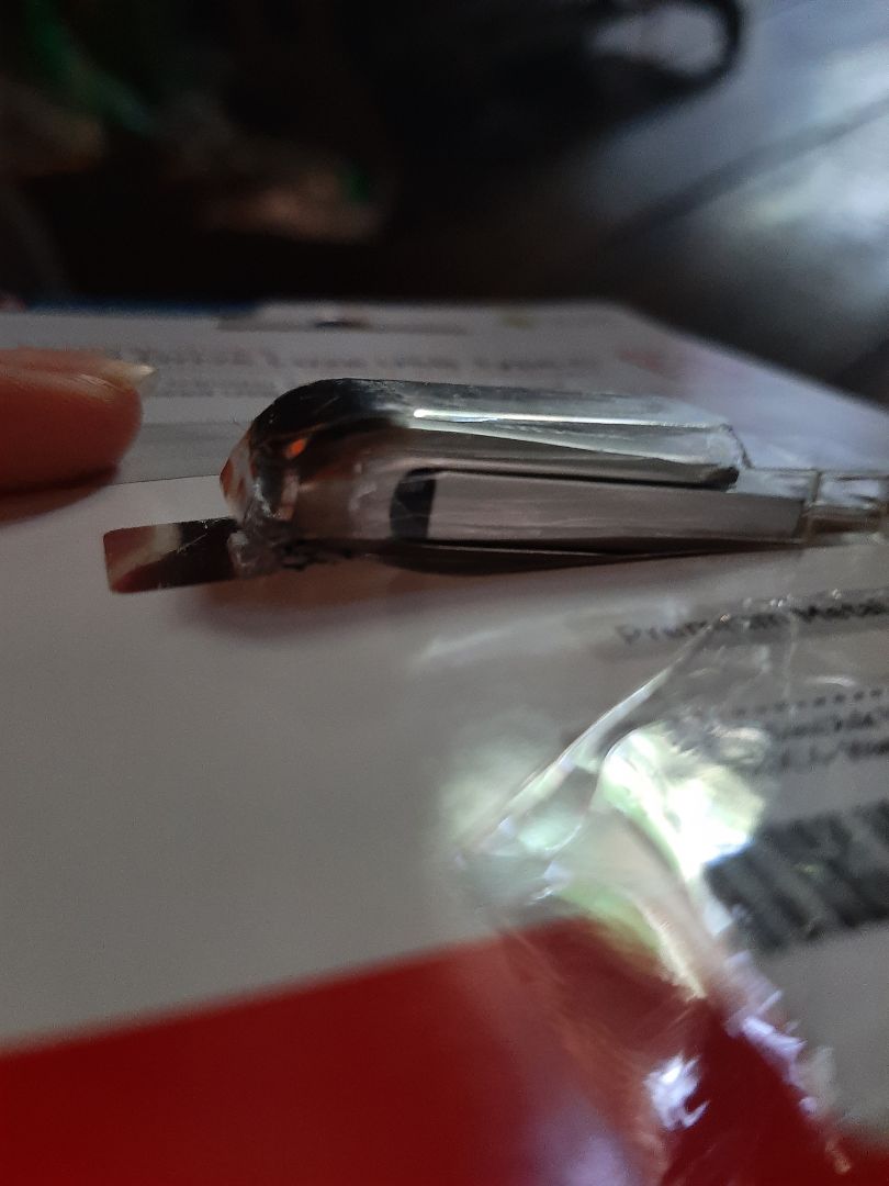 Hơi thất vọng.  Sản phẩm nhỏ gọn xih nhưg nhìn vỏ đựng cứ như đã bị xé ra từ trc ko còn nguyên vẹn