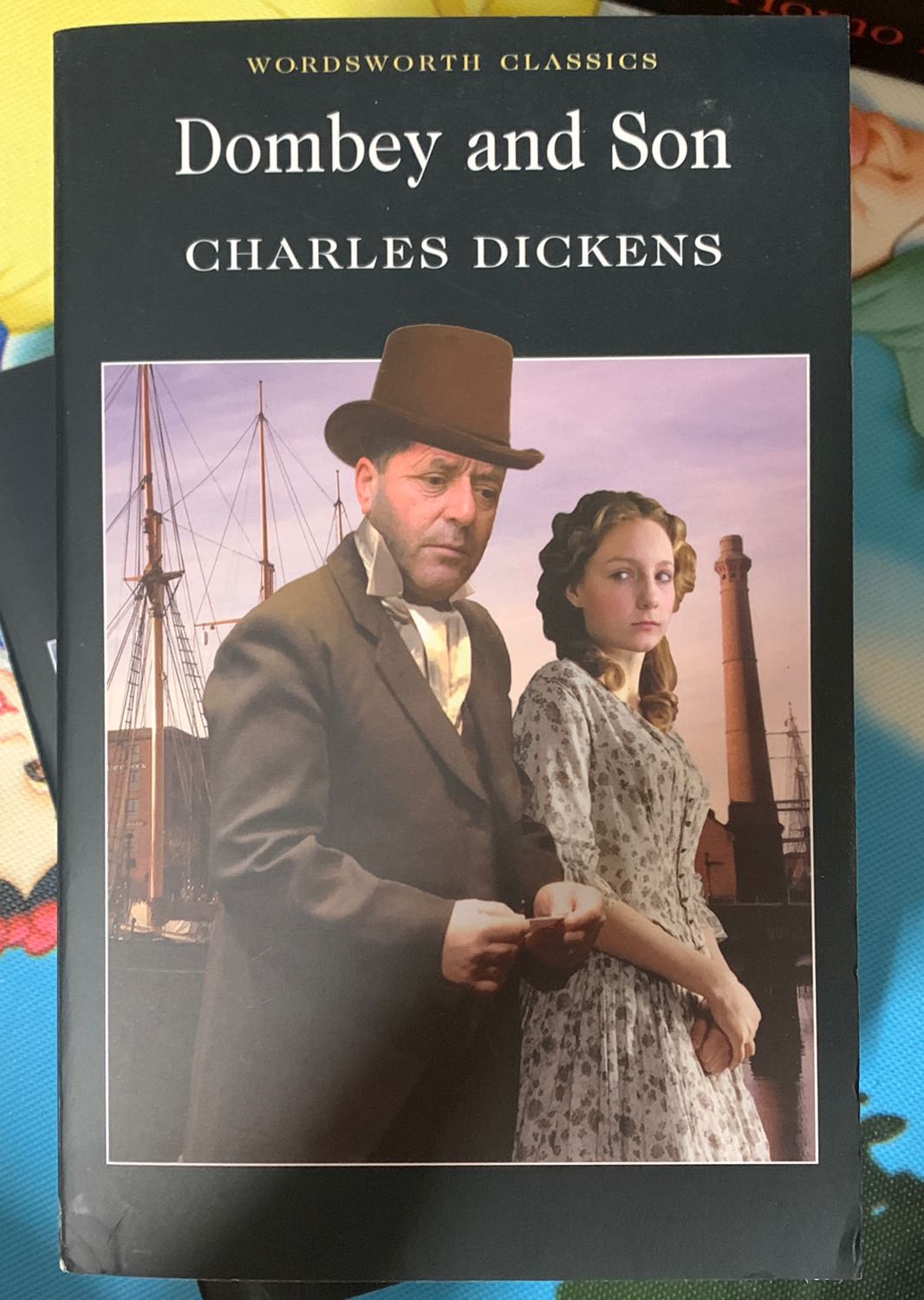 Bìa hơi xước chút, không ảnh hưởng nhiều. Giấy tốt, giao hàng nhanh