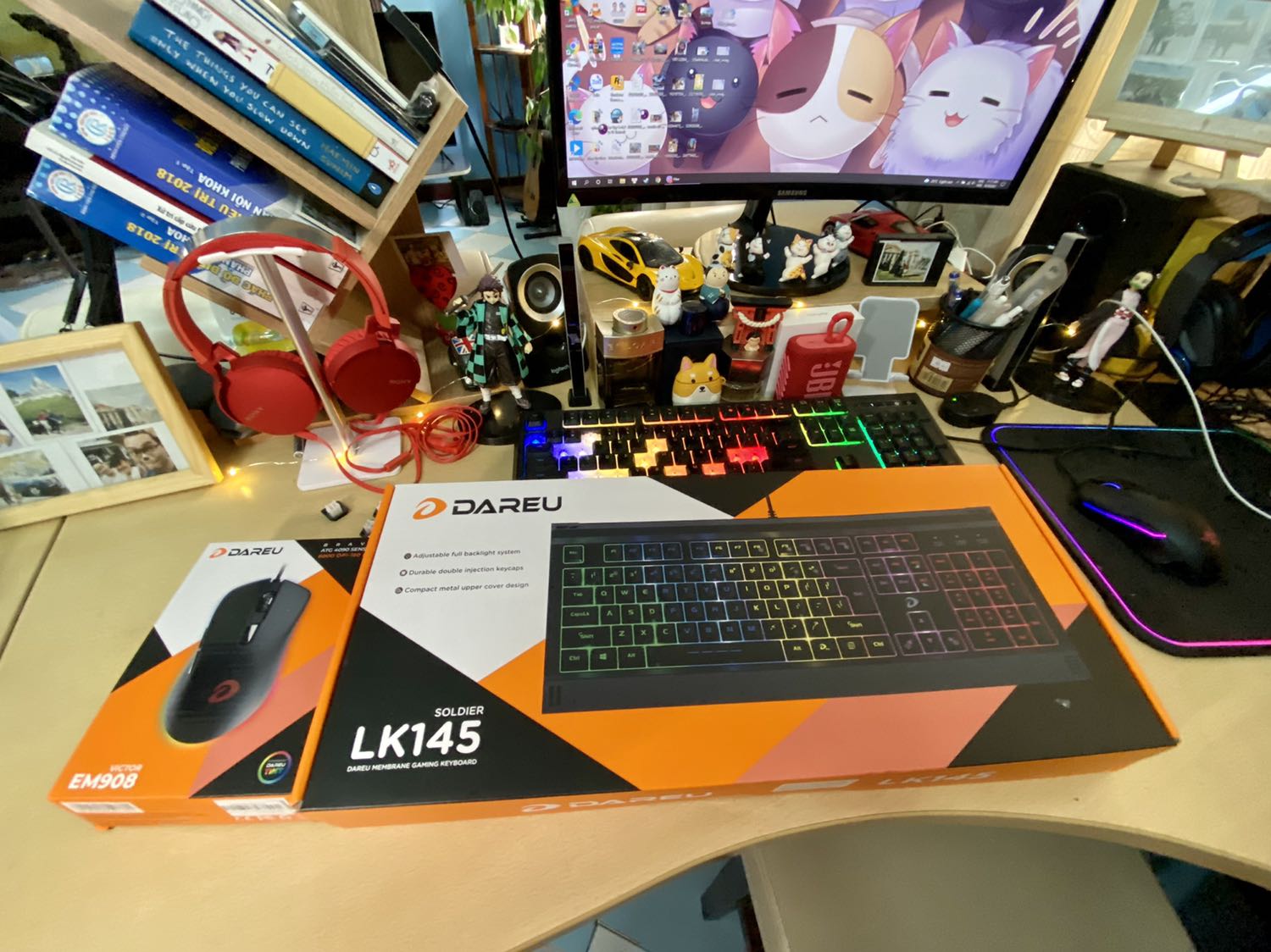 Tiki giao hàng rất nhanh trong mùa dịch, 5 sao cho Tikinow, bàn phím và chuột đẹp như mô tả, ko biết bảo hành sao, chuột đèn led rgb rất đẹp và mịn 8/10 sao với Razer, chất nhựa dĩ nhiên không êm và đầm bằng, để sử dụng tạm thời coi sao, shop Nguyen Vu giá tốt, mong shop có thêm nhiều mặt hàng có tikinow hơn nữa 👍