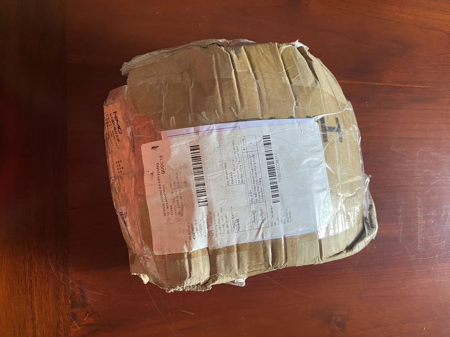 Nón to hơn bình thường, nút gài hơi nhỏ, tay to thì hơi khó bấm nha! Nón to hơn bình thường, nút gài hơi nhỏ, tay to thì hơi khó bấm nha!