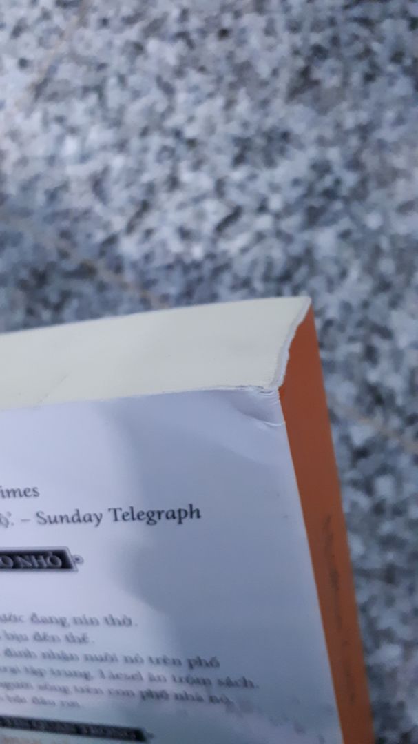 Mình mua quyển này lúc giảm giá cũng không nhiều nhưng vì mình thích quá không đợi được sale mạnh, nhưng cực kỳ thấy vọng về chất lượng.
Thứ nhất, về nội dung thì sách khỏi bàn rồi vì đây là tác phẩm có tiếng.
Thứ hai, về chất lượng giao hàng nhanh, nhân viên thân thiện
Thứ 3, đây là điều mình muốn chia sẻ, chất lượng sách quá tệ, sách dơ nhiều chỗ như sách cũ vậy, góc sách còn bị dập làm méo hình dang quyển sách.
Mong Tiki xem lại về chất lượng sản phẩm khi giao hàng.