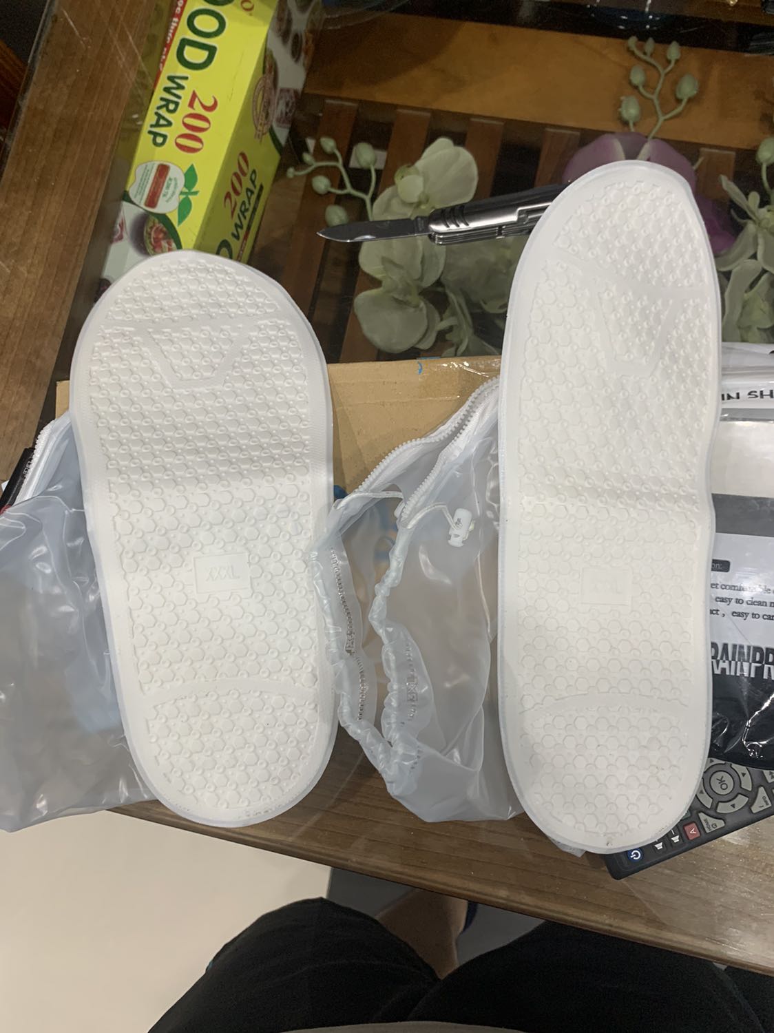 Mk chân 43 đi XXXL là hơi bị to nhé, bạn nào = size mk thì chọn XXL thôiii nhó, packaging hàng tốt, giao nhanh, khá hài lòng