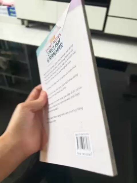 Đang tìm thì gặp, sách hữu ích vô cùng, tóm tắt ngắn gọn ngữ pháp T.A quan trọng và các cụm từ thông dụng trong tiếng Anh, cảm ơn shop nhiều, mình sẽ giới thiệu cho bạn bè!