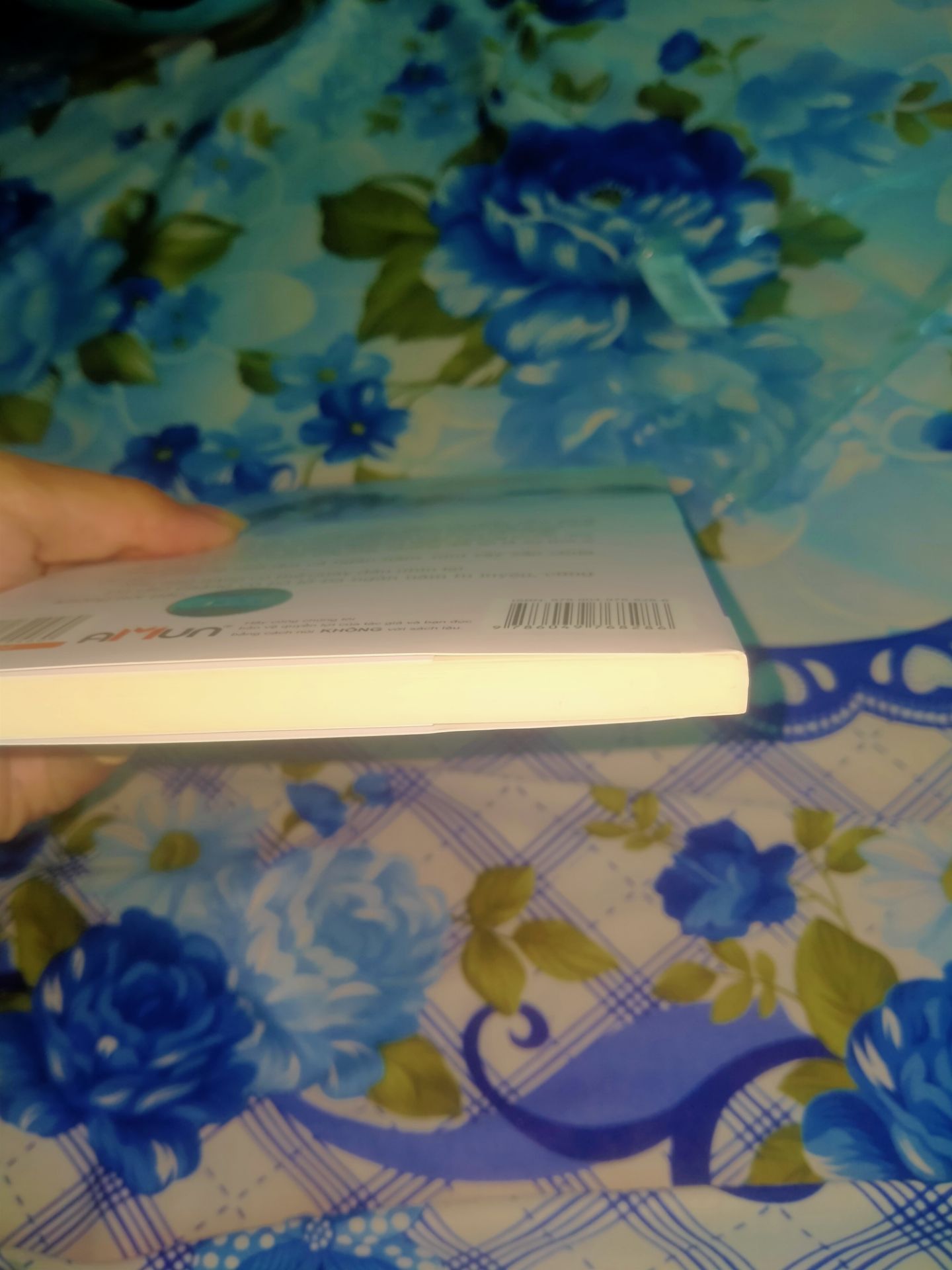 Hàng tốt , bao gói cẩn thận , ko bị nứt nẻ các trang . Hàng rất tốt . Giao hàng nhanh . Mới đặt 1 ngày ngày hôm sau đã giao tuy giao hơi trễ