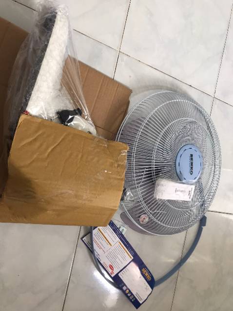 Quạt mạnh lắm, Chạy rất êm ở mức gió thấp và trung bình, lên mức gió cao nhất thì hơi rè nhé. Nhưng thôi ko sao, mức gió thấp và trung bình kia đã lạnh người lắm rồi, ko cần đến mức gió cực mạnh. Mọi thứ còn lại đều tuyệt vời. Giao hàng siêu nhanh.