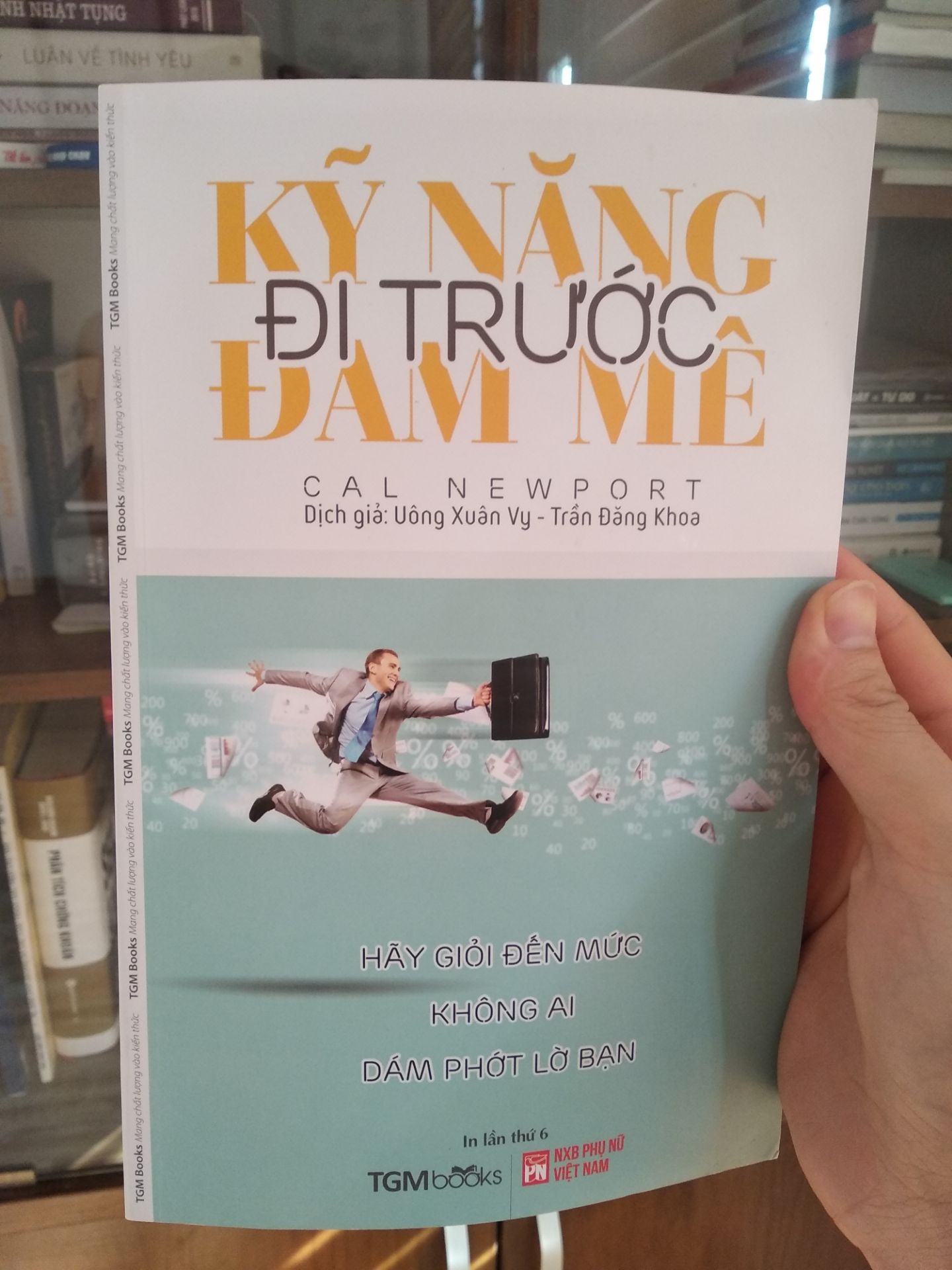 Sách siêu hay, rất đang đọc dành cho các bạn trẻ đang muốn tìm kiếm và xây dựng một công việc mơ ước, một sự nghiệp huy hoàng của đời mình. Nếu có quyết tâm thực hiện hãy đọc thêm cuốn "Làm ra làm, chơi ra chơi" của cùng tác giả!