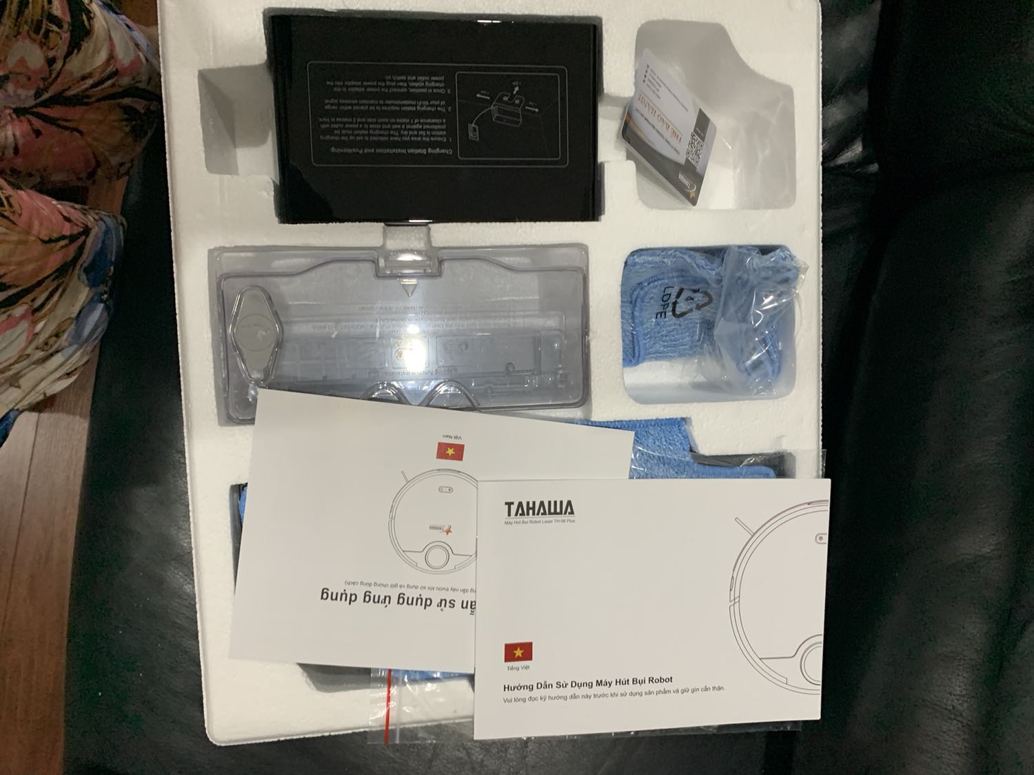 Hút mạnh, hoạt động thông minh. Nhưng chính vì mạnh nên hơi ồn và robot cao nên không chui được vào gầm sofa như em robot eufy cũ nhà mình. Nói chung cũng hài lòng và sẽ từ từ trải nghiệm tiếp