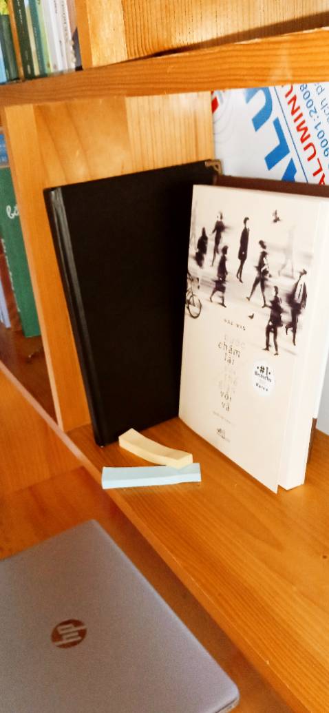 Cũng được, một liều an thần tạm thời. Dịch văn giản dị, gần gũi, ấm áp, tuyệt vời. Tuy nhiên nội dung rất hời hợt. Cảm ơn cuốn sách.