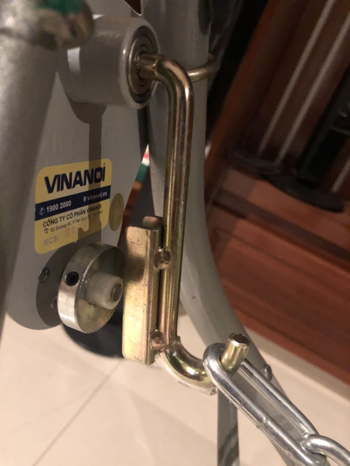 Lắp đặt khó toàn bộ vít bulong bị trờn không lắp đx. Mẹ nặng 45kg + em bé 8kg ngồi bung luôn