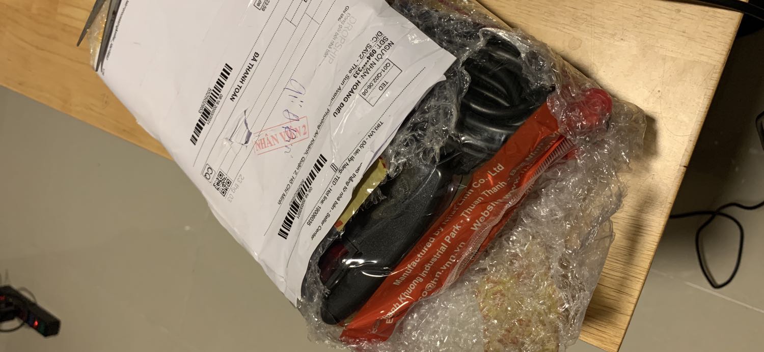 Đặt hàng màu trắng thì giao màu đen, chán luôn