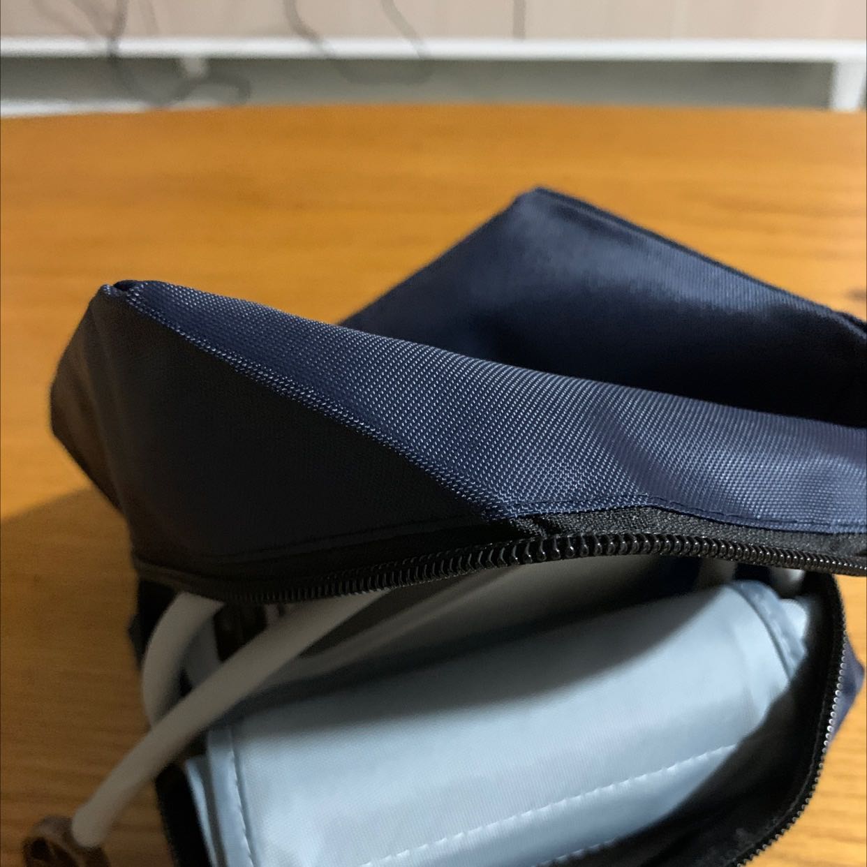 Giao hàng cực nhanh, chỉ 1 ngày là nhận được, đóng gói cẩn thận, đăng ký bảo hành chính hãng được ngay. Dễ sử dụng, nếu bán kèm cáp sạc luôn thì rất tiện