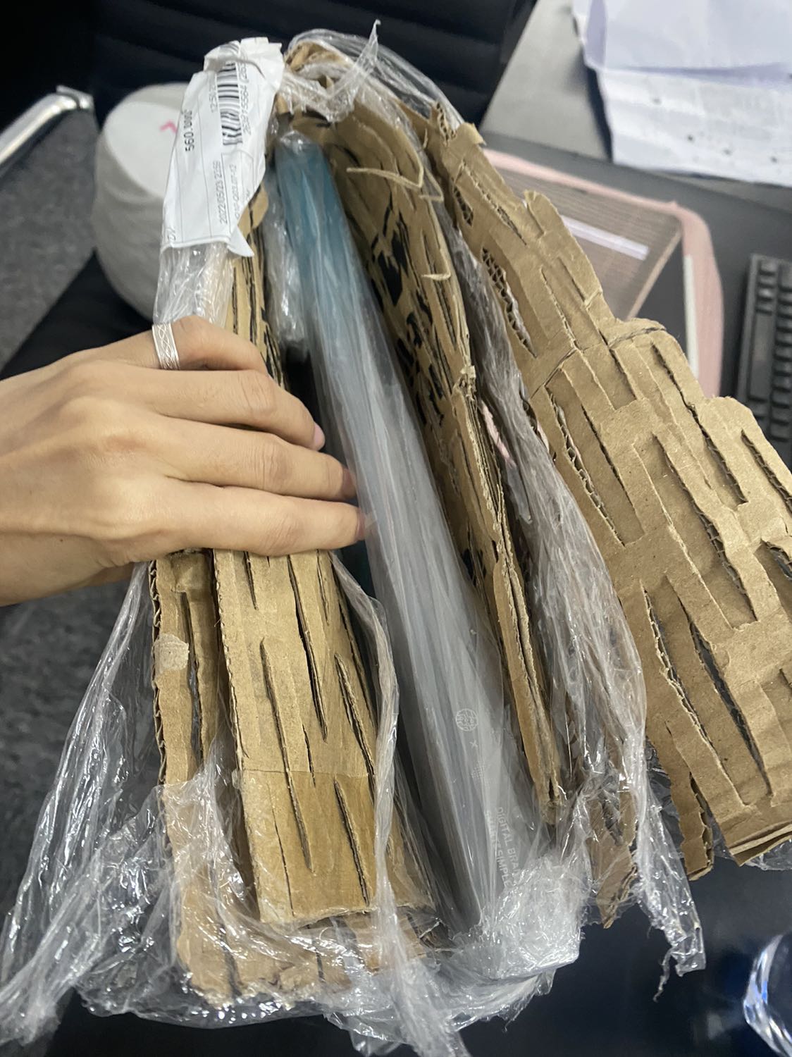 Đóng gói kĩ. Cẩn thận,  Giao nhanh, ốp chất lượng