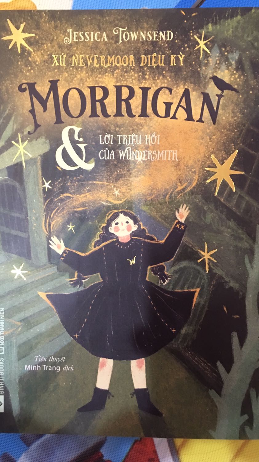 Bộ này thì được đánh giá siêu cao rồi. Đây là tập 2 của bộ truyện, mình cũng không biết tác giả định cho bộ này dài bao nhiêu tập, vì đến thời điểm hiện tại thì truyện đang ra đến tập 4 bản gốc rồi, còn bên mình thì sắp sửa ra tập 3. Truyện cực kỳ gay cấn, đáng yêu, cũng hồi hộp nữa. Mình thích mấy truyện có motif kiểu phiêu lưu pháp thuật như này. Trong truyện mê nhất con mèo bự. Mong bên mình Đinh Tị có thể theo truyện đến tập cuối cùng.