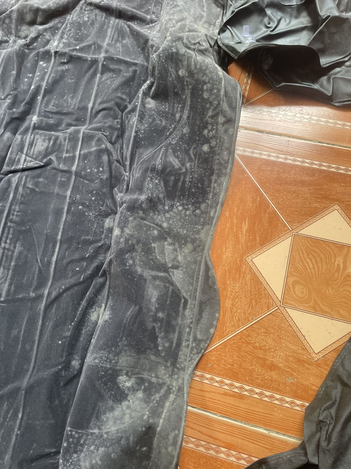 hàng giom moi ngươi ạ.tin tương kg kiêm hang nhưng dở tệ.đóng gói toàn cát *** hàng móc meo.như dẻ rách.do bơm kg có chui cấm dở tệ.