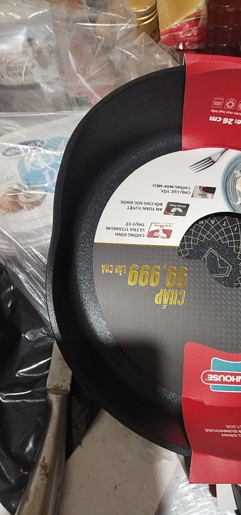 Mình cần hỗ trợ đổi trả hàng vì hàng bị móp như hình. 
Trên app không thấy phần nhắn tin để mình phản hồi.
Vui lòng gọi cho mình ***