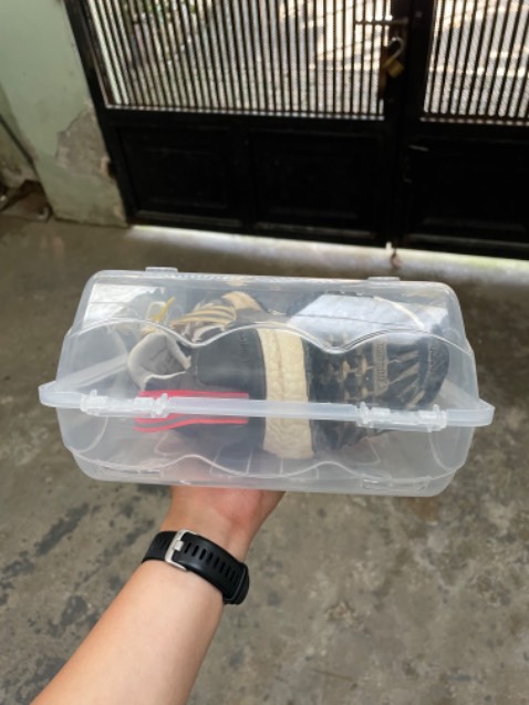 Nói là nhiều màu, nhưng giao có 1 màu. Lại còn bị gãy mất cái chốt nữa.