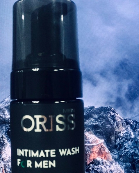 mẫu này mới ra nhỉ đợt trước mình dùng loại màu vàng mùi cũng okie lắm. Mới đặt chai này chưa dùng thử nhưng shop vẫn đóng gói rất tốt và che tên cho mình là được