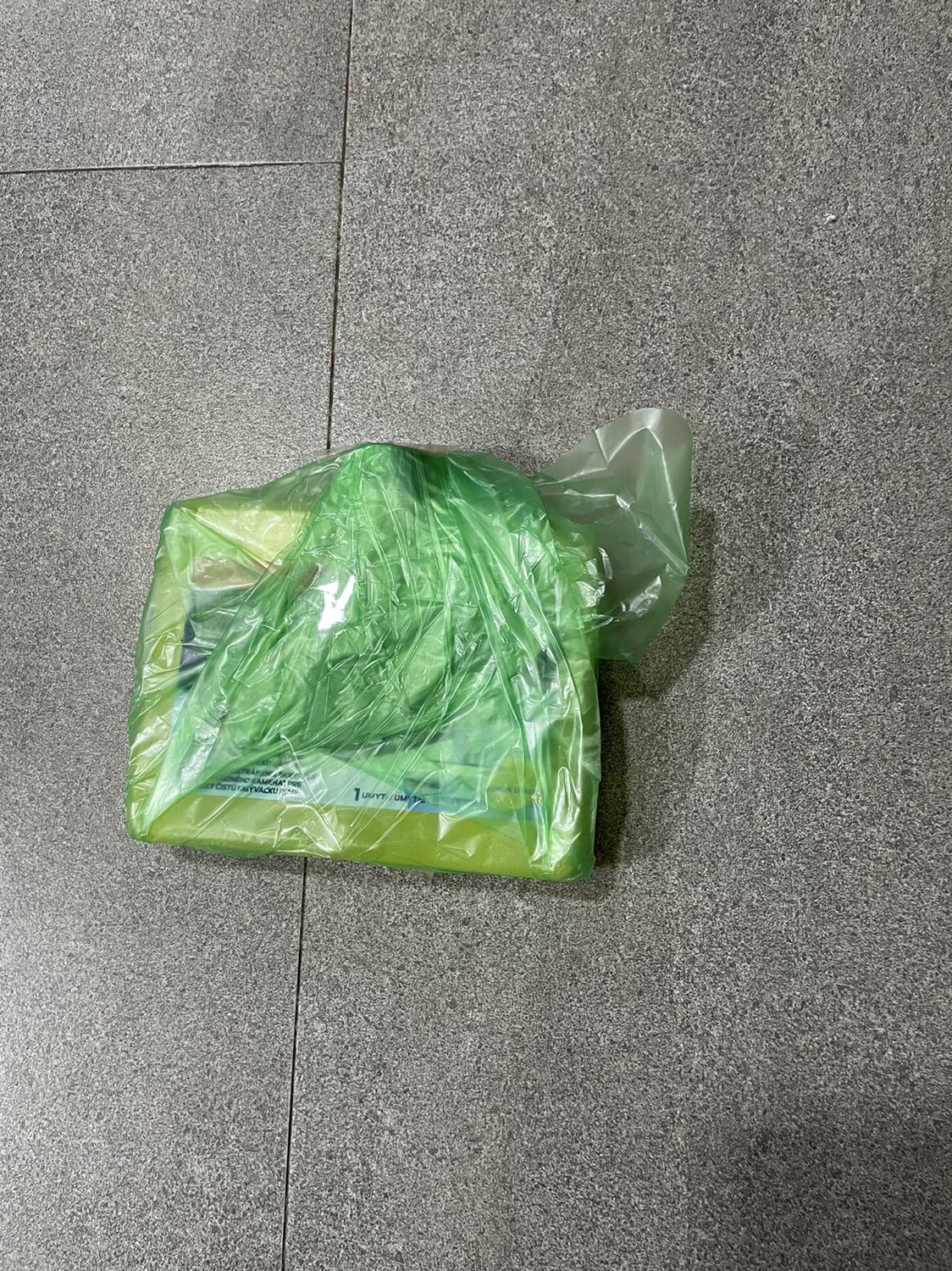 Hàng giao thiếu. Tôi mua 2 lọ dung dịch rửa mà chỉ giao 1. Đúng là *** đảo. Chưa lần nào mua Tiki mà gặp phải cái gian hàng *** đảo