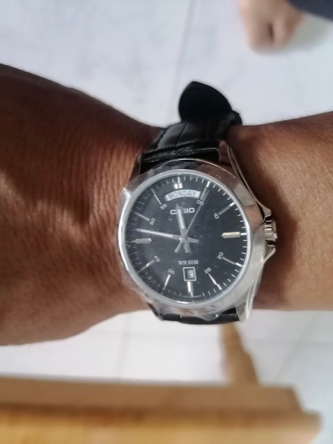 Kiểu dáng basic hợp cho đàn ông đứng tuổi, nói chung đẹp với mình là được