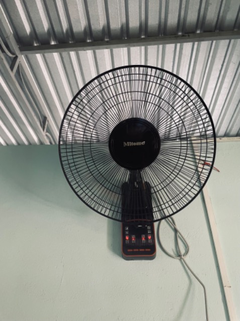 Quạt rất êm, gió mát theo mức chọn, mẫu mã đẹp, nhìn sang trọng