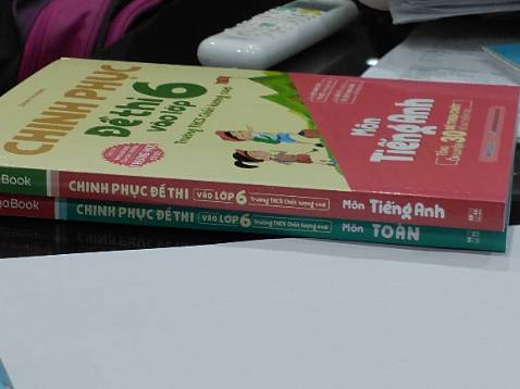Sách toán sát chương trình thi CLC và lớp 5, đề TA có vẻ không quá khó so với thi Sư phạm.