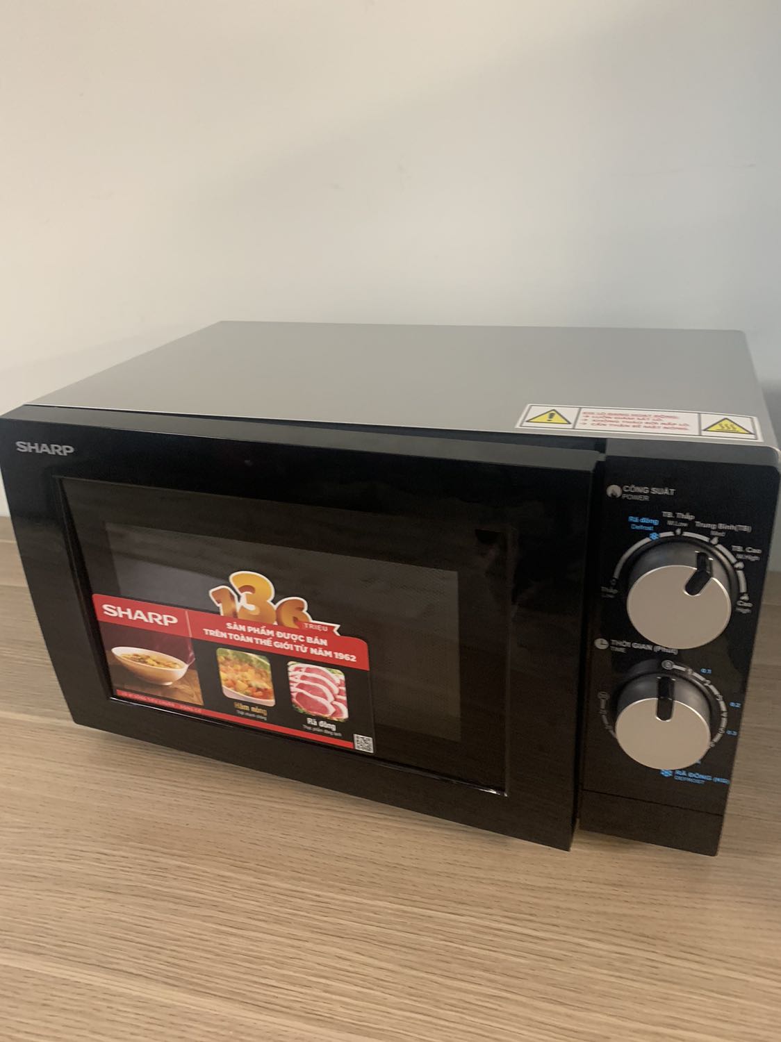 Sản phẩm thì sử dụng rất okie không gì phàn nàn. Có điều mỗi lần Tiki vào đợt sale là khâu vận chuyển cực tệ mình mua gói tiki now để được giao nhanh nhưng cung thành giao chậm. Có một vấn đề làm mình khó chịu nhất là khi giao trễ thì không có bất kỳ một thông báo nào cho mìn biết tin nhắn, email hay notification trên app cũng không có. Mình bực nhất là không biết rõ khi nào mình mới đc nhận hàng. NẢN VỚI KHÂU VẬN CHUYỂN CỦA TIKI haizzzzzzz Sản phẩm thì sử dụng rất okie không gì phàn nàn. Có điều mỗi lần Tiki vào đợt sale là khâu vận chuyển cực tệ mình mua gói tiki now để được giao nhanh nhưng cung thành giao chậm. Có một vấn đề làm mình khó chịu nhất là khi giao trễ thì không có bất kỳ một thông báo nào cho mìn biết tin nhắn, email hay notification trên app cũng không có. Mình bực nhất là không biết rõ khi nào mình mới đc nhận hàng. NẢN VỚI KHÂU VẬN CHUYỂN CỦA TIKI haizzzzzzz