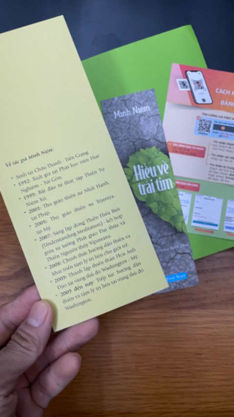 Sách đóng gói cẩn thận, giao hàng nhanh. Thầy Minh Niệm vẫn luôn là bậc chân tu, lan toả năng lượng tích cực cho mọi người, từ con chữ tới những lời thuyết giảng. Một cuốn sách đã lâu nhưng đến giờ mới có cơ duyên tìm được.