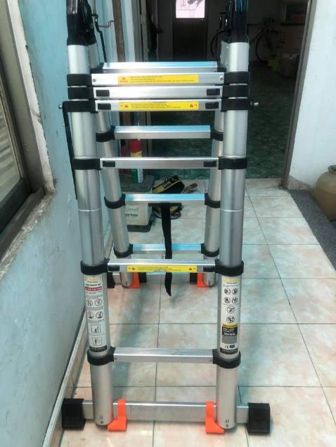 MUA VỀ SỬ DỤNG TỪ NGÀY 1/10/2020 DẾN HOM NAY LÀ 10/8/2021 RẤT ÍT XÀI CÒN NHƯ MỚI, ĐẢ BỊ LỖI KHÔNG GẬP GỌN ĐƯỢC, LẪY CẦN GẠT XẾP THANG BỊ LỖI !!! CẦN BẢO HÀNH THÌ LIÊN HỆ AI?