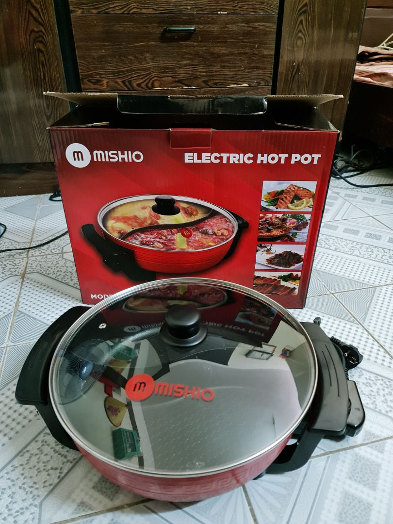 nhìn chung hài lòng, đóng gói cẩn thận, thêm quà tặng là bộ 6 bát có hoa văn. Trừ 1/2* vì lớp vỏ phỉa miệng nồi không được trơn, có khả năng làm xước tay khi vệ sinh nồi nếu không cẩn thận.