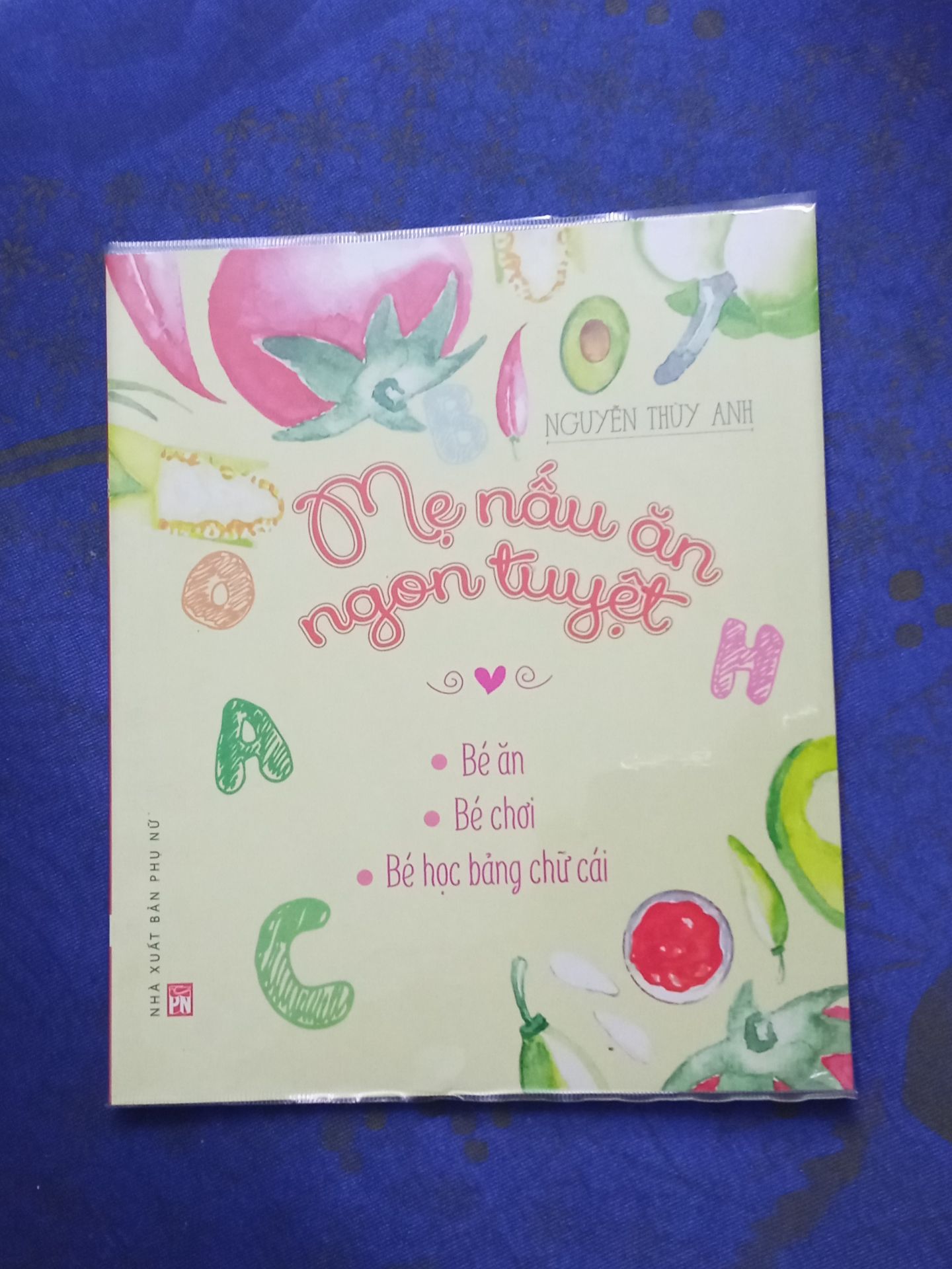 Sách trình bày đơn giản, dễ thương. Mình mua được giá tốt. Tiki giao nhanh, bookcare ổn. Sách tập 1 (bản lg chữ cái) hướng dẫn 29 món. Sách tập 2 (rau củ quả) hướng dẫn 23 món. Sách trình bày đơn giản, dễ thương. Mình mua được giá tốt. Tiki giao nhanh, bookcare ổn. Sách tập 1 (bản lg chữ cái) hướng dẫn 29 món. Sách tập 2 (rau củ quả) hướng dẫn 23 món.