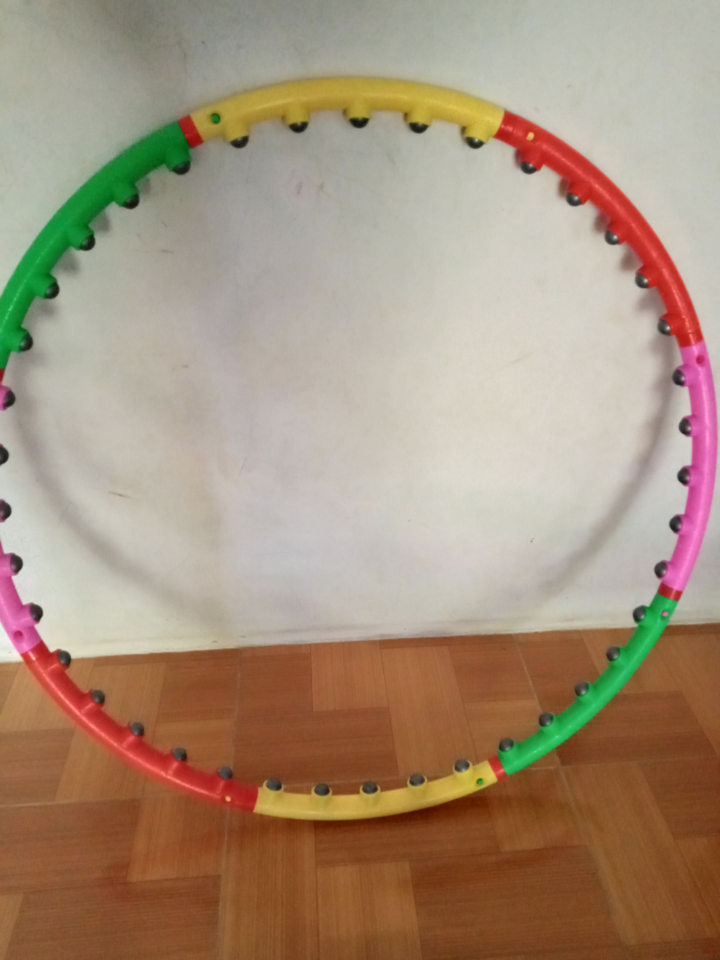 nhận đc vòng rồi tốt lắm giống như shop nói , có điều hơi đau bởi mấy cục tròn trên vòng phải chi vòng chơn kg có mấy cục chất kg đau